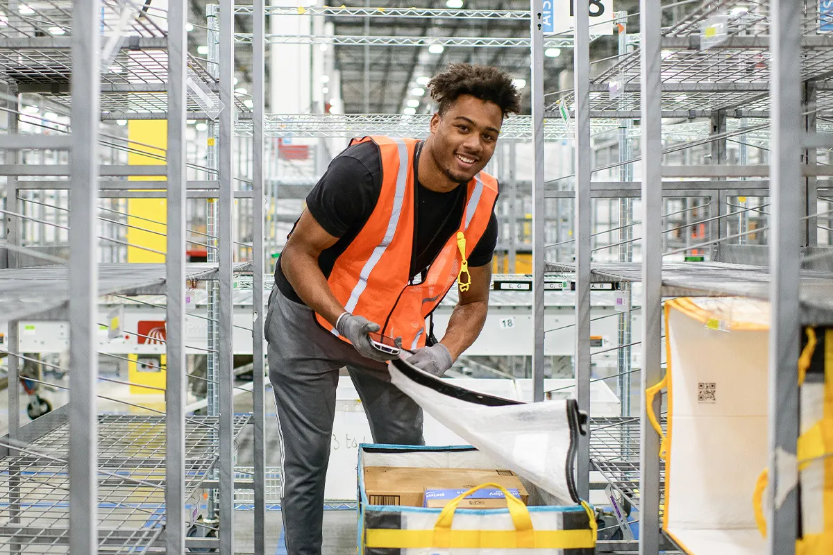 Amazon Jobs in the USA: Full-time, Part-time, and Hourly Roles Available Now